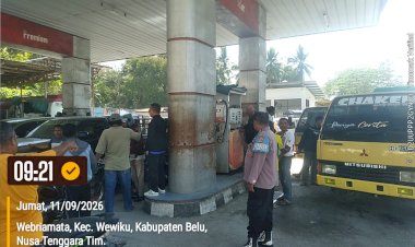 Jaga-Ketertiban-Pengisian-BBM,-Polsek-Wewiku-Kawal-Aktivitas-Masyarakat-di-APMS-Webriamata